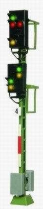 Color light entry signal with distant signal compact type<br /><a href='images/pictures/Viessmann/4004.jpg' target='_blank'>Full size image</a>